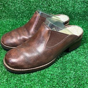 UGGS LEATHER MULES/ CLOGS Leather with Sheepskin lining